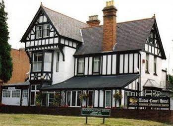 The Tudor Court Hotel Solihull Bagian luar foto
