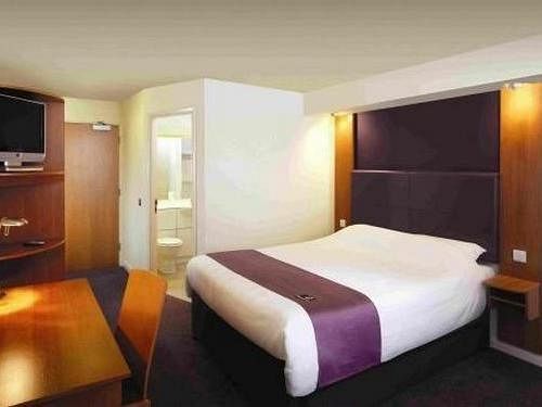 The Tudor Court Hotel Solihull Bagian luar foto