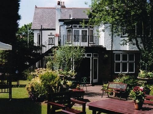 The Tudor Court Hotel Solihull Bagian luar foto